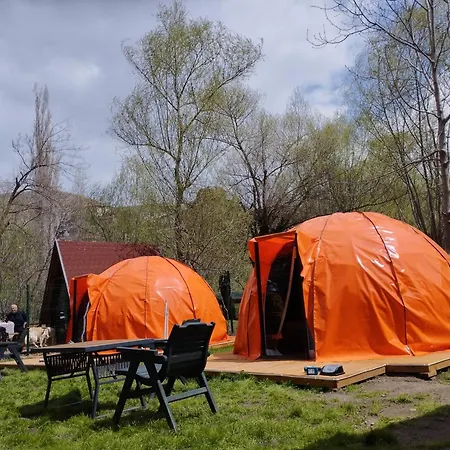 Campingplatz Fio's Garden *